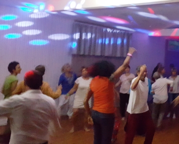 danse avec joie