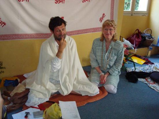 Jacques Vigne et Geneviève (Mahâjyoti) son assistante 